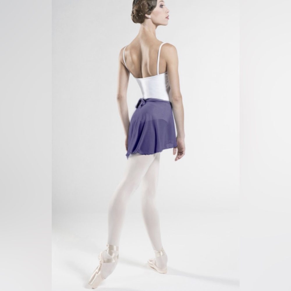 Wearmoi dancer’s skirt. Color: NAVY (not lavender shown in professional picture)